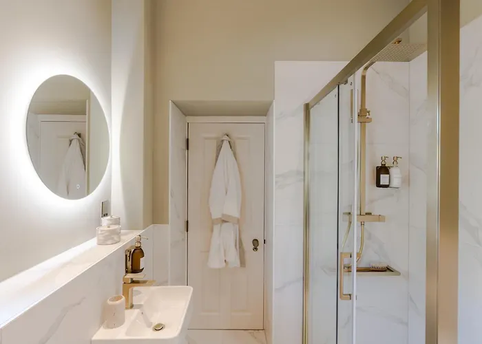 Дом отдыха The Clifton I 5 Bed House Бристоль