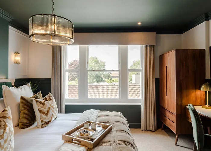 The Clifton I 5 Bed House Бристоль