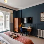 The Clifton I 5 Bed House