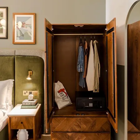 The Clifton I 5 Bed House