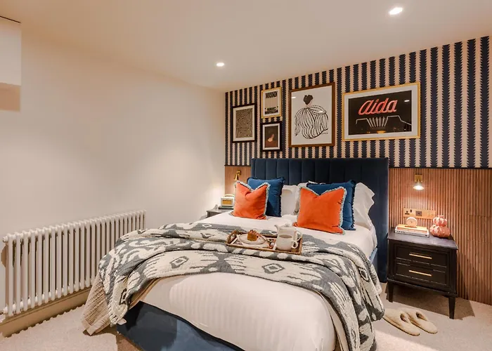 The Clifton I 5 Bed House *