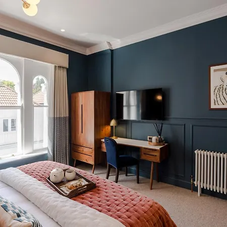 The Clifton I 5 Bed House