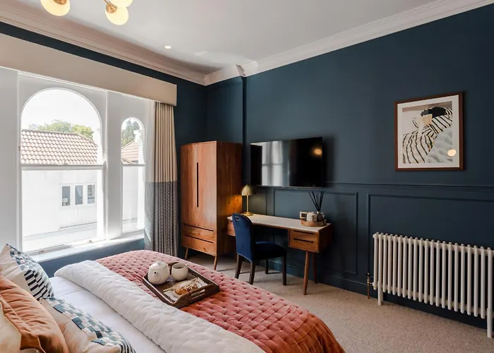 The Clifton I 5 Bed House