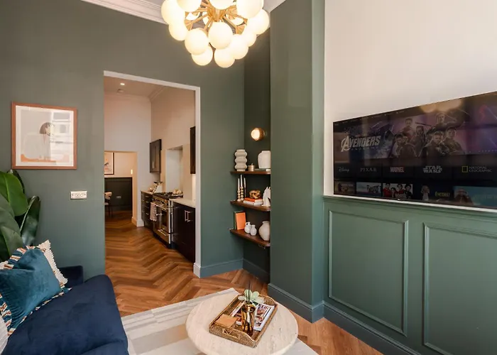 The Clifton I 5 Bed House *